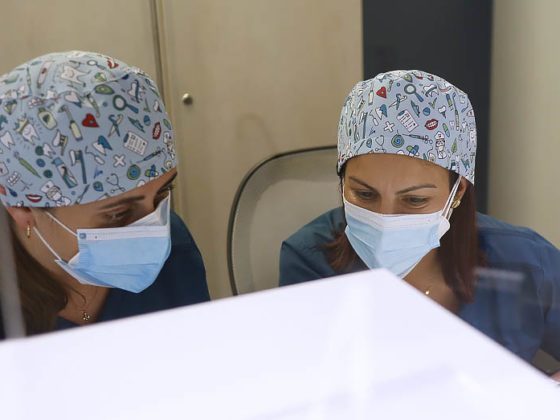 La primera visita en tu clínica dental requiere una serioe de protocolos que proyecten tu mejor imagen. Marketing para clínicas dentales.